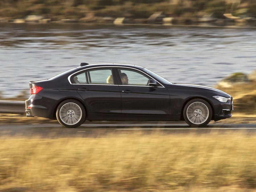  BMW 335i Sedan Luxury Line 2012 года  (UK) (фото 6 из 16)